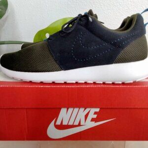 New NIKE Roshe Run Mens 10 ATHLETIC SHOES Nubuck Mesh Dark Loden & Black Walking